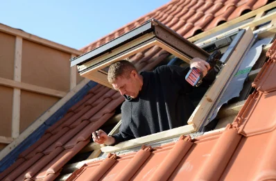 Pose de fenêtres de toit Velux à Roëllecourt
